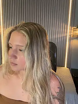 Snapshot of MiaPetit_ chatting on October 4, 9:13 pm MiaPetit  online show from October 4, 9:13 pm