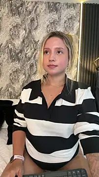 Snapshot of MiaPetit_ chatting on October 26, 12:16 am MiaPetit  online show from October 26, 12:16 am