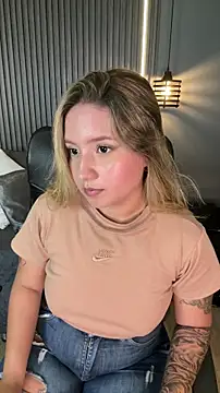 Snapshot of MiaPetit_ chatting on November 2, 6:21 pm MiaPetit  online show from November 2, 6:21 pm