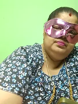 Snapshot of tamilthanushri chatting on June 9, 7:42 am tamilthanushri online show from June 9, 7:42 am