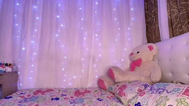 Snapshot of ivonjoness chatting on May 12, 3:47 am ivonjoness online show from May 12, 3:47 am