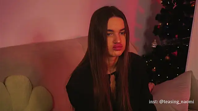 Snapshot of aesthetics__tease chatting on December 29, 2:17 am aesthetics tease online show from December 29, 2:17 am