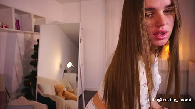 Snapshot of aesthetics__tease chatting on January 6, 2:15 am aesthetics tease online show from January 6, 2:15 am