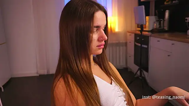 Snapshot of aesthetics__tease chatting on February 4, 2:28 am aesthetics tease online show from February 4, 2:28 am