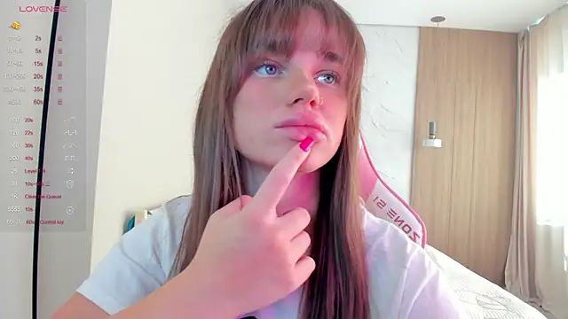 Snapshot of aesthetics__tease chatting on October 20, 3:18 am aesthetics tease online show from October 20, 3:18 am