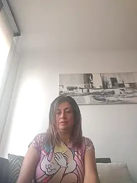 Latiinvenushot online show from November 28, 3:25 pm