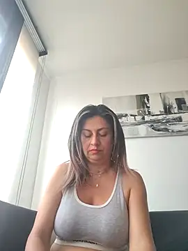 Latiinvenushot online show from March 8, 12:42 pm