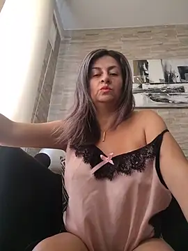Latiinvenushot online show from May 28, 2:47 pm