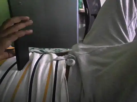 Snapshot of bangalorebulli chatting on February 5, 7:46 am bangalorebulli online show from February 5, 7:46 am