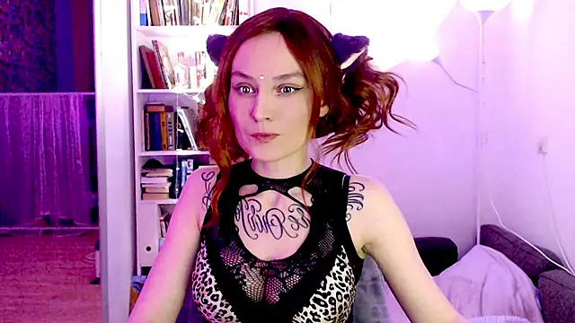 Snapshot of mischellemeow13 chatting on February 7, 1:04 am mischellemeow13 online show from February 7, 1:04 am