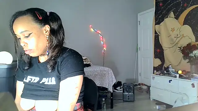 Snapshot of loveluna8 chatting on January 6, 5:49 pm loveluna8 online show from January 6, 5:49 pm