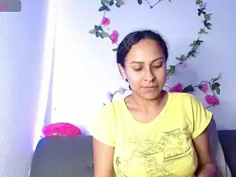 Snapshot of Cereza_horny chatting on December 6, 5:20 am Cereza horny online show from December 6, 5:20 am