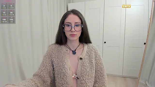 snowiie online show from October 3, 3:53 pm