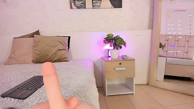 Snapshot of lexiee_grey_ chatting on February 12, 12:01 pm lexiee grey online show from February 12, 12:01 pm