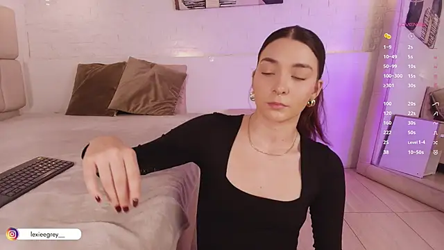 Snapshot of lexiee_grey_ chatting on March 5, 12:44 pm lexiee grey online show from March 5, 12:44 pm