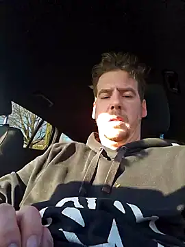 Snapshot of Titanhoott chatting on December 27, 12:45 pm Titanhoott online show from December 27, 12:45 pm