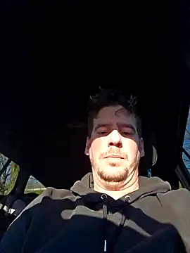 Snapshot of Titanhoott chatting on December 28, 9:52 am Titanhoott online show from December 28, 9:52 am