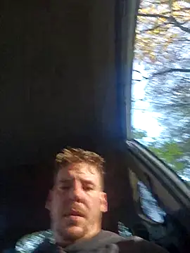 Snapshot of Titanhoott chatting on November 4, 10:14 am Titanhoott online show from November 4, 10:14 am