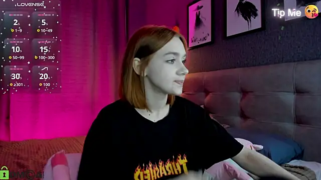 Snapshot of Lesi_Moonie01 chatting on May 6, 9:25 am Lesi Moonie01 online show from May 6, 9:25 am