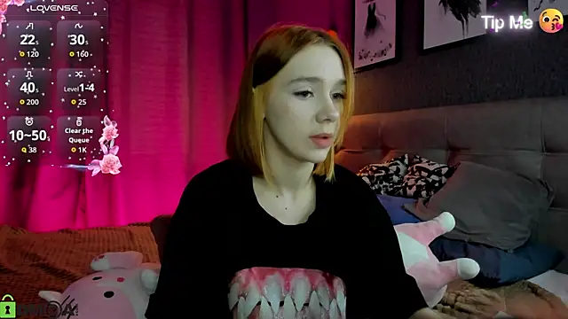 Snapshot of Lesi_Moonie01 chatting on May 15, 9:05 am Lesi Moonie01 online show from May 15, 9:05 am