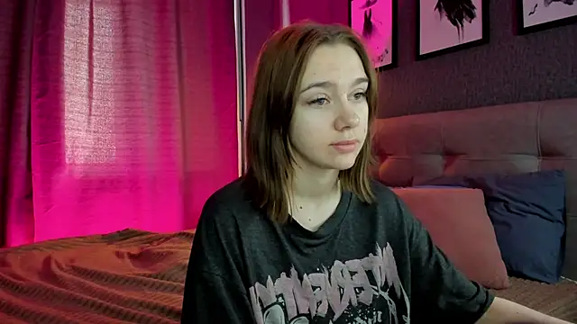 Snapshot of Lesi_Moonie01 chatting on June 6, 9:25 am Lesi Moonie01 online show from June 6, 9:25 am