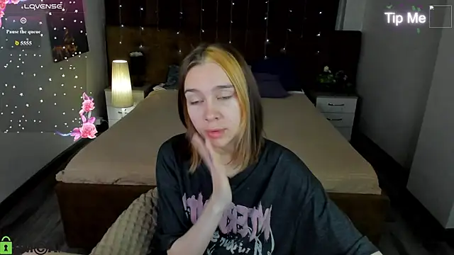 Lesi Moonie01 online show from July 15, 2:39 am