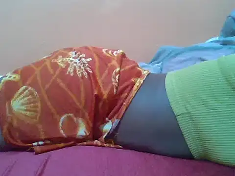 Snapshot of Moonfades chatting on December 30, 6:16 pm Moonfades online show from December 30, 6:16 pm