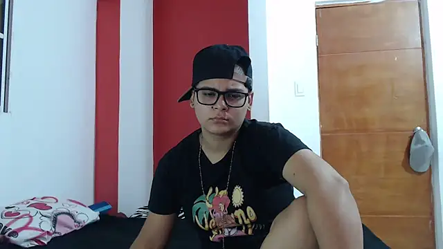 Snapshot of SHARLOTTE_MORGAN chatting on March 14, 12:32 am SHARLOTTE MORGAN online show from March 14, 12:32 am