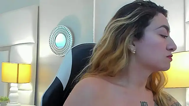 Snapshot of AmbarSantany chatting on October 1, 11:33 pm AmbarSantany online show from October 1, 11:33 pm