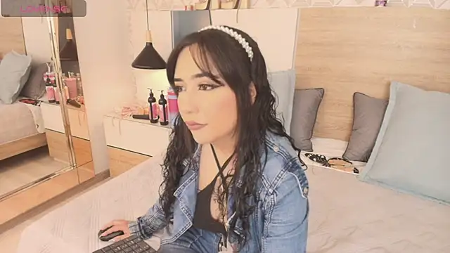 Megansttein  online show from November 10, 7:35 pm