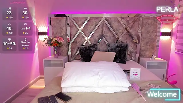 Snapshot of MaxiRogers chatting on February 18, 10:36 pm MaxiRogers online show from February 18, 10:36 pm