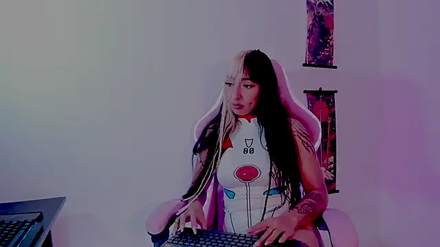 HollyHudsonn online show from January 21, 12:04 am