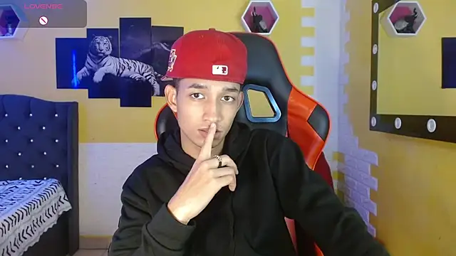 jose sexycumm online show from November 2, 8:33 pm