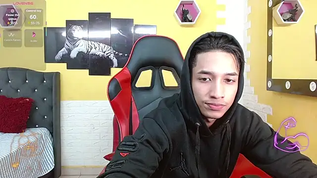 jose sexycumm online show from December 19, 7:32 pm