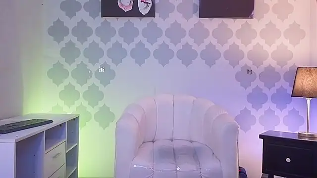 Snapshot of GabyPetit chatting on July 3, 8:37 pm GabyPetit online show from July 3, 8:37 pm