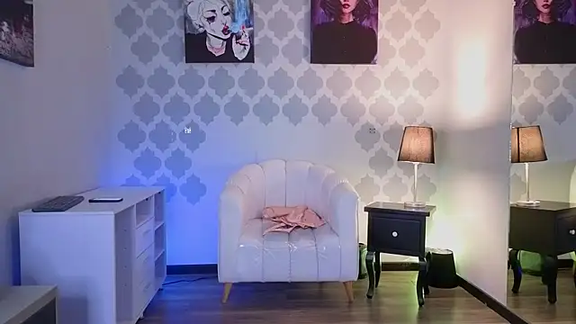 Snapshot of GabyPetit chatting on July 17, 7:52 pm GabyPetit online show from July 17, 7:52 pm