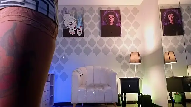 Snapshot of GabyPetit chatting on July 21, 7:49 pm GabyPetit online show from July 21, 7:49 pm