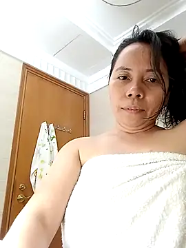 Snapshot of doggiepossession chatting on March 13, 3:28 pm doggiepossession online show from March 13, 3:28 pm