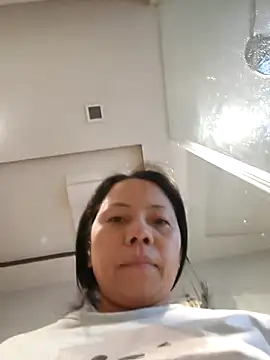 Snapshot of doggiepossession chatting on November 5, 6:35 am doggiepossession online show from November 5, 6:35 am