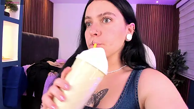 Lucy Smith2 online show from January 25, 3:40 am