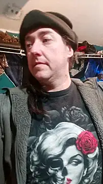 Snapshot of Boo-boo_kittyfux chatting on February 2, 8:02 am Boo-boo kittyfux online show from February 2, 8:02 am