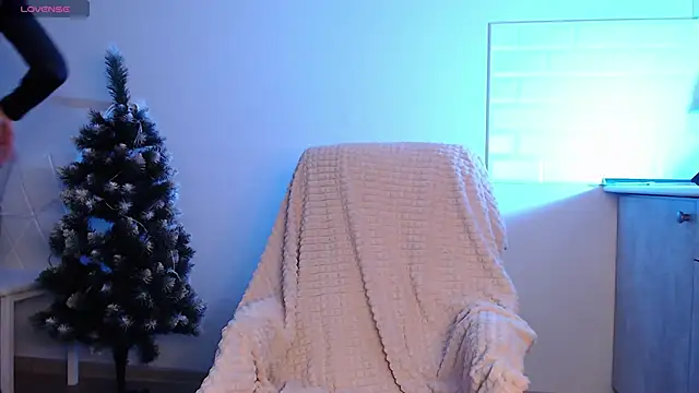 Snapshot of Eva_Hailey_ chatting on December 11, 3:35 am Eva Hailey online show from December 11, 3:35 am