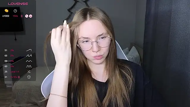 Snapshot of littlevildevil chatting on February 3, 10:53 am littlevildevil online show from February 3, 10:53 am