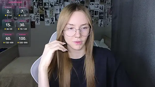 Snapshot of littlevildevil chatting on February 14, 10:56 am littlevildevil online show from February 14, 10:56 am