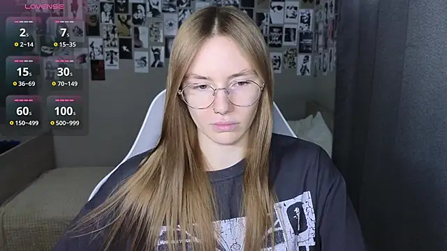 Snapshot of littlevildevil chatting on February 21, 11:11 am littlevildevil online show from February 21, 11:11 am