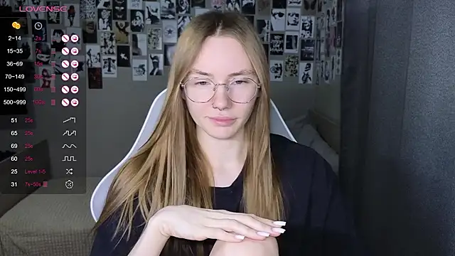 Snapshot of littlevildevil chatting on March 3, 6:08 am littlevildevil online show from March 3, 6:08 am