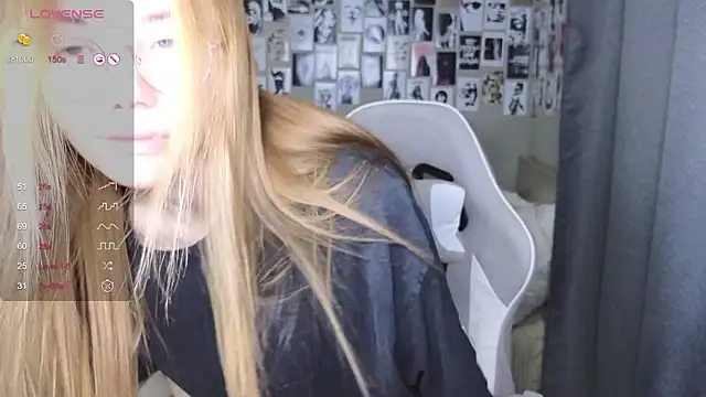 Snapshot of littlevildevil chatting on March 7, 10:23 am littlevildevil online show from March 7, 10:23 am