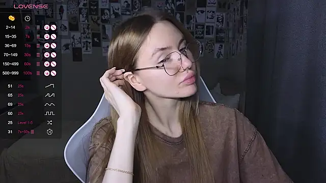 Snapshot of littlevildevil chatting on March 10, 6:51 am littlevildevil online show from March 10, 6:51 am