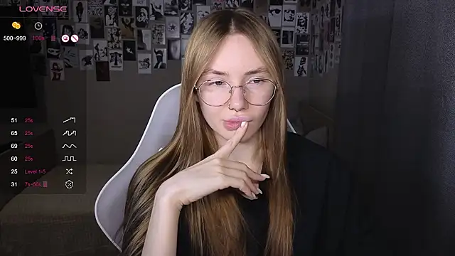 Snapshot of littlevildevil chatting on March 15, 11:05 am littlevildevil online show from March 15, 11:05 am