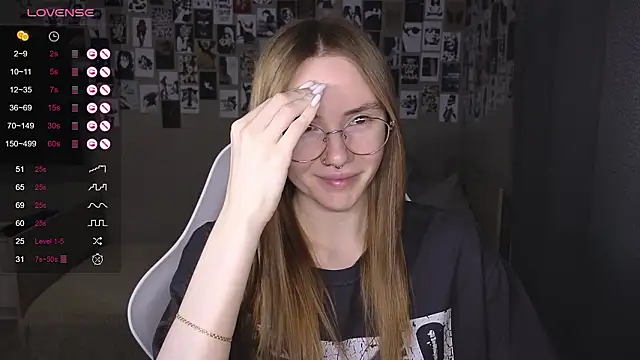 Snapshot of littlevildevil chatting on March 16, 11:03 am littlevildevil online show from March 16, 11:03 am